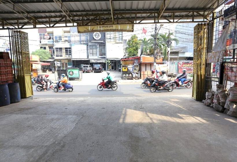 酒店 Oyo 93356 Pondok Cirendeu