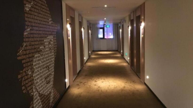 Iu Hotel Yuncheng Tiaoshan Street High Speed Railway Station Branch