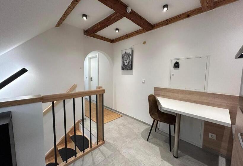 ペンション Guesthouse Alpinum