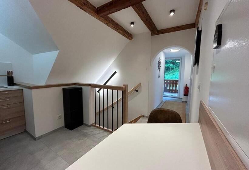 ペンション Guesthouse Alpinum