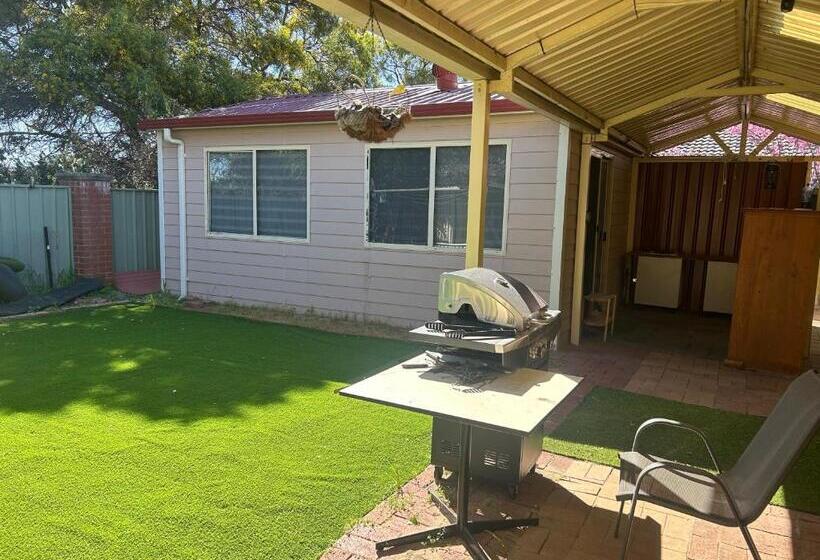 بنسيون Master Room With Ensuite In A Lovely House