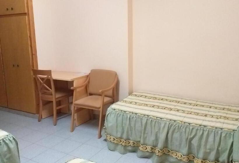 ペンション Residencia Sagrada Familia