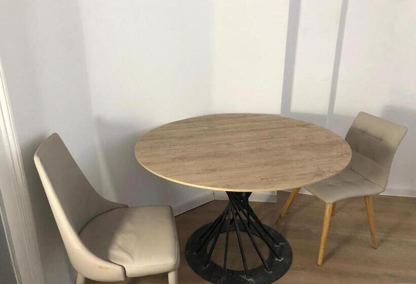 ペンション Volkshaus Hbf Wg & Serviced Apartments