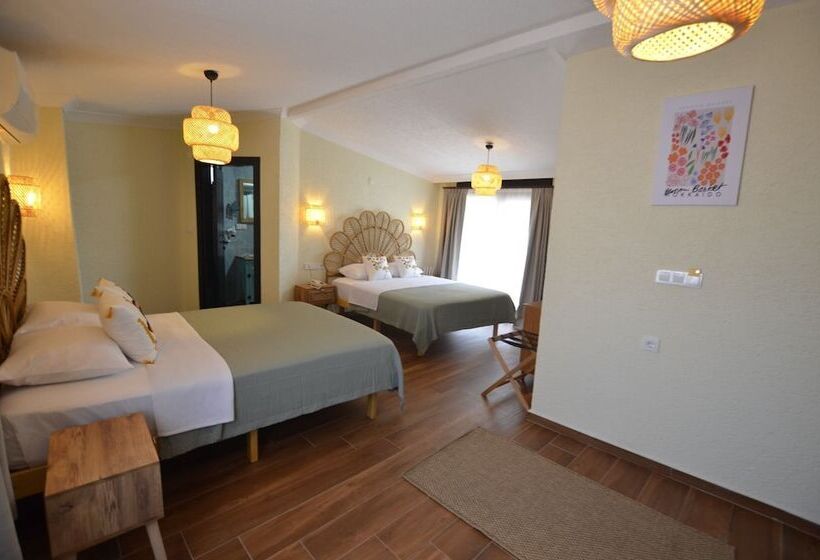 Ados Otel