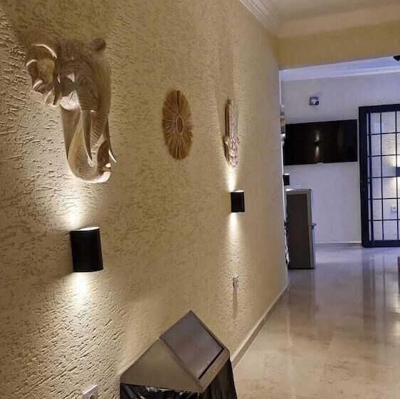 Ados Otel