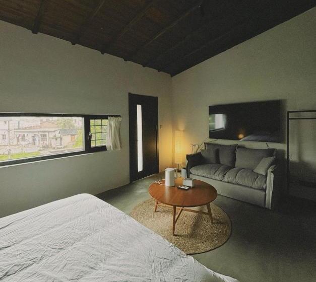 Bed and Breakfast 无用民宿useless Inn