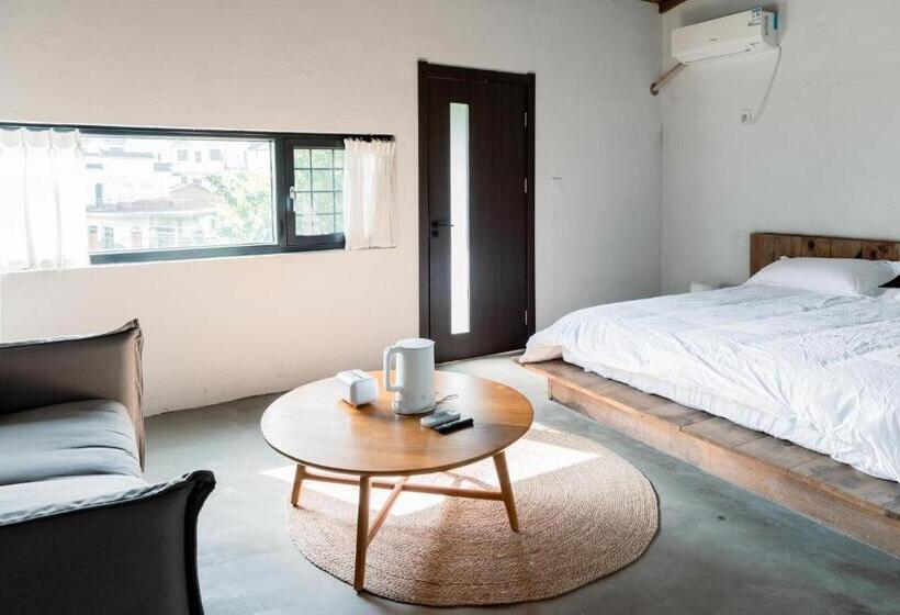 Bed & Breakfast 无用民宿useless Inn