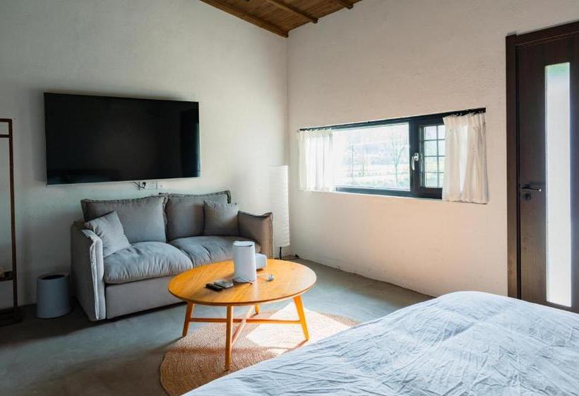Bed and Breakfast 无用民宿useless Inn