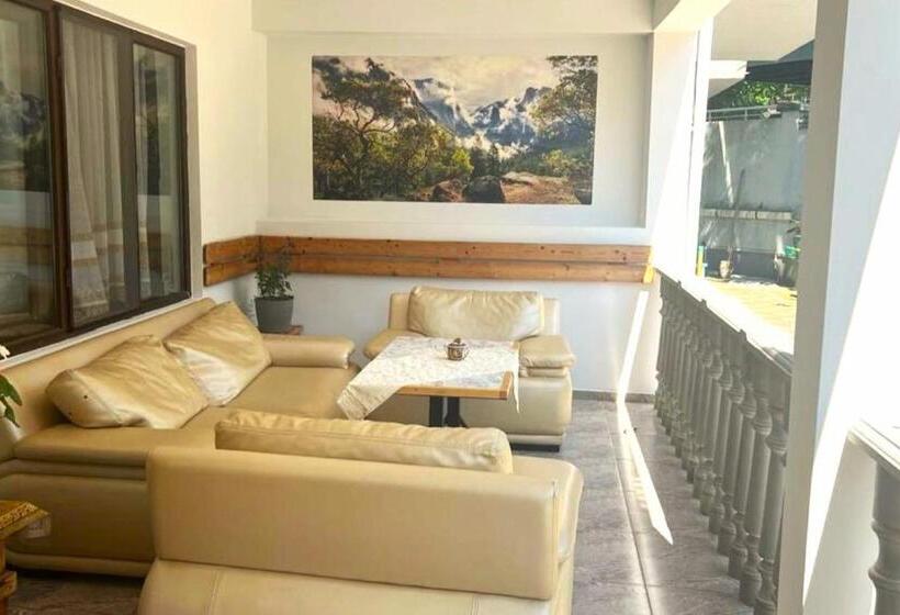 تختخواب و صبحانه Ararat