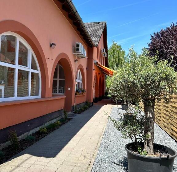 مبيت وإفطار Délceg Réce Mini