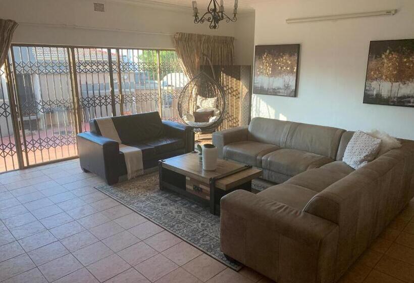 צימר Leas Furnished Apartments Waterkloof