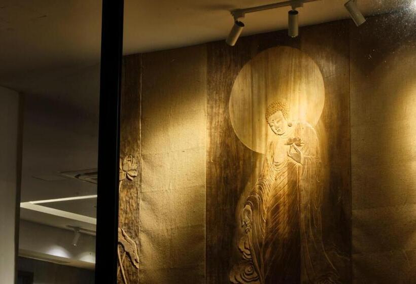 Bed & Breakfast Nature Cure Village Lodge 婺源自在舍民宿