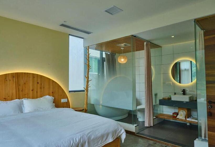 Bed & Breakfast Nature Cure Village Lodge 婺源自在舍民宿