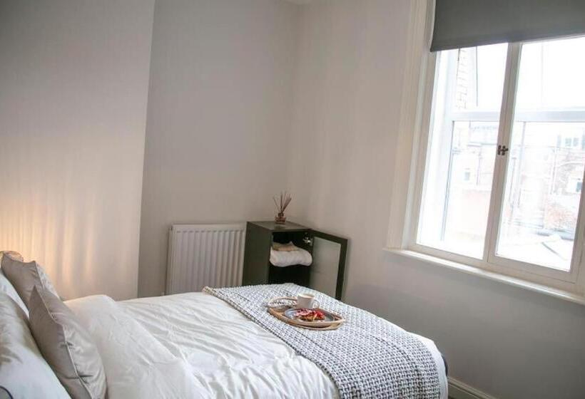 Fortunae City Center Ensuite Apartments