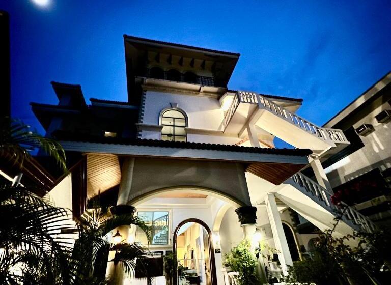 Gracey Dive Resort And Restaurant