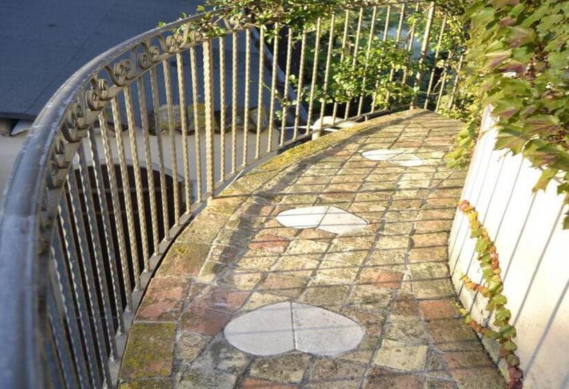 Отель Agriturismo La Collinetta