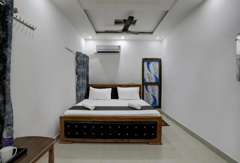 ホテル Atharva Palace