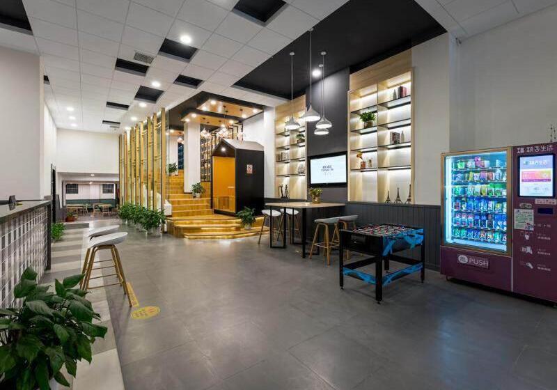 호텔 Campanile Wuhan Yellow Crane Tower Fuxing Road