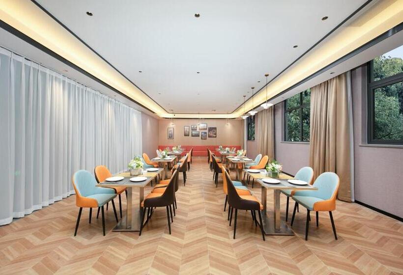 Отель Country Inn & Suite By Radisson, Nanchong Gaoping Airport North Sichuan Medical College