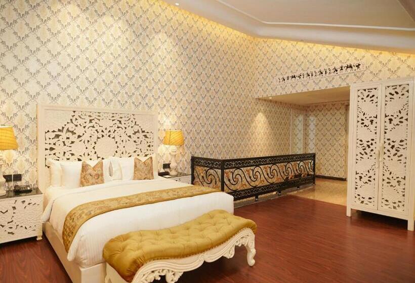 Отель French Riviera   A Boutique