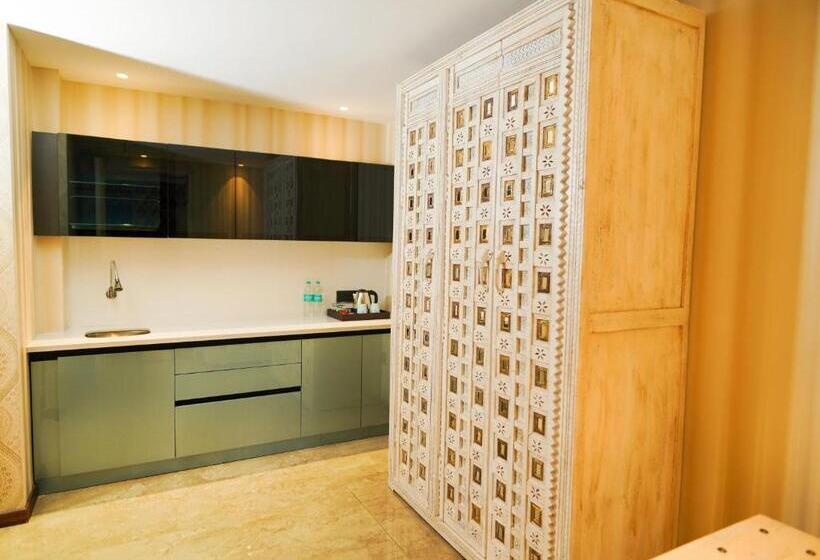 Отель French Riviera   A Boutique