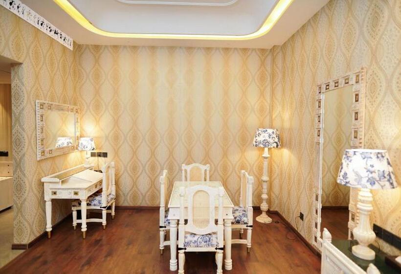 Отель French Riviera   A Boutique