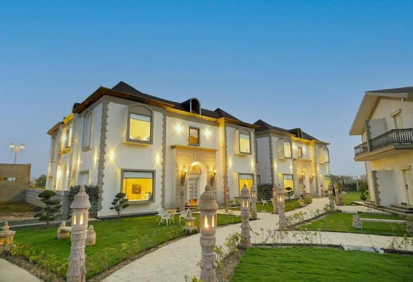 Отель French Riviera   A Boutique