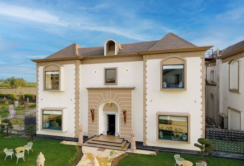 Отель French Riviera   A Boutique