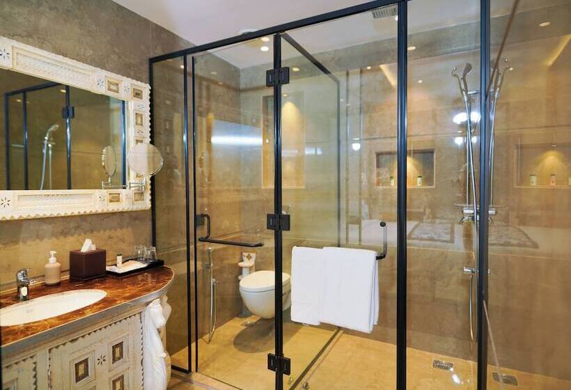 Отель French Riviera   A Boutique