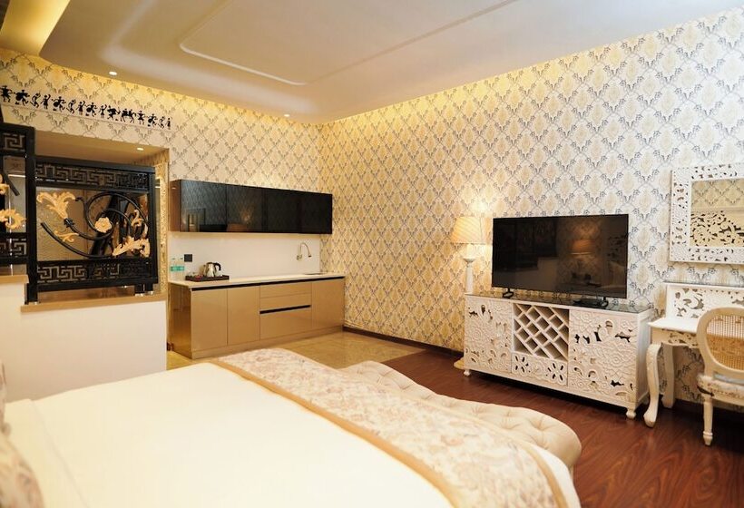 Отель French Riviera   A Boutique