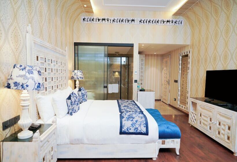 Отель French Riviera   A Boutique