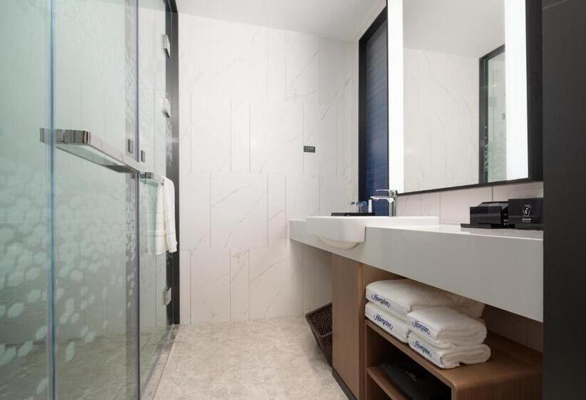 Отель Hilton By Hampton Chengdu North Railway Station