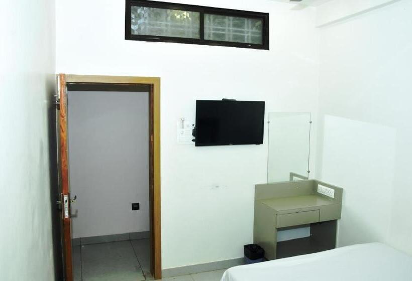 בית מלון כפרי J K And Restaurant