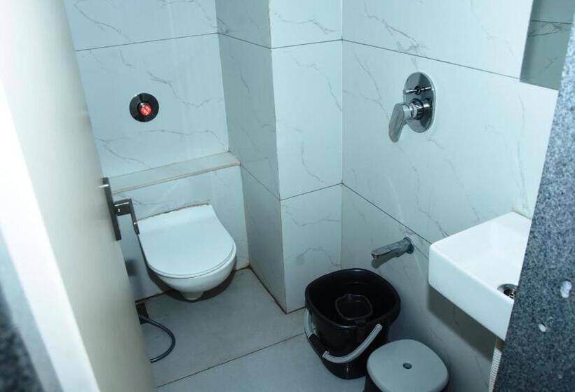 בית מלון כפרי J K And Restaurant