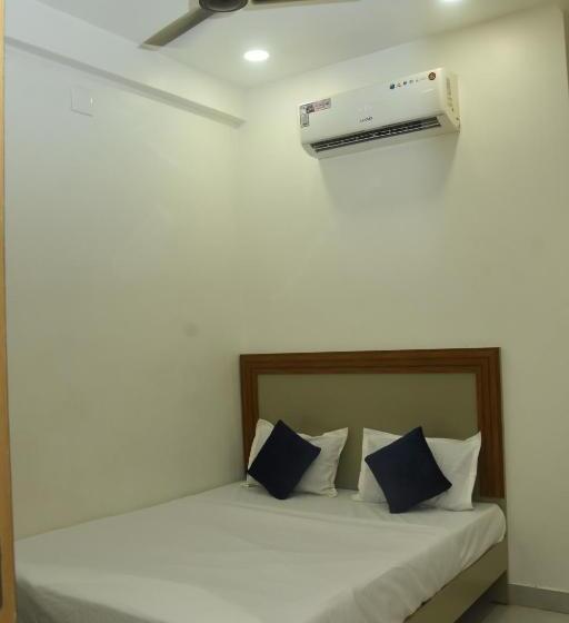 בית מלון כפרי J K And Restaurant