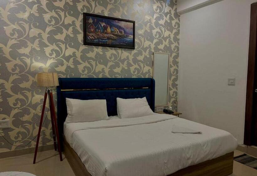 Отель Letstay Business Suite