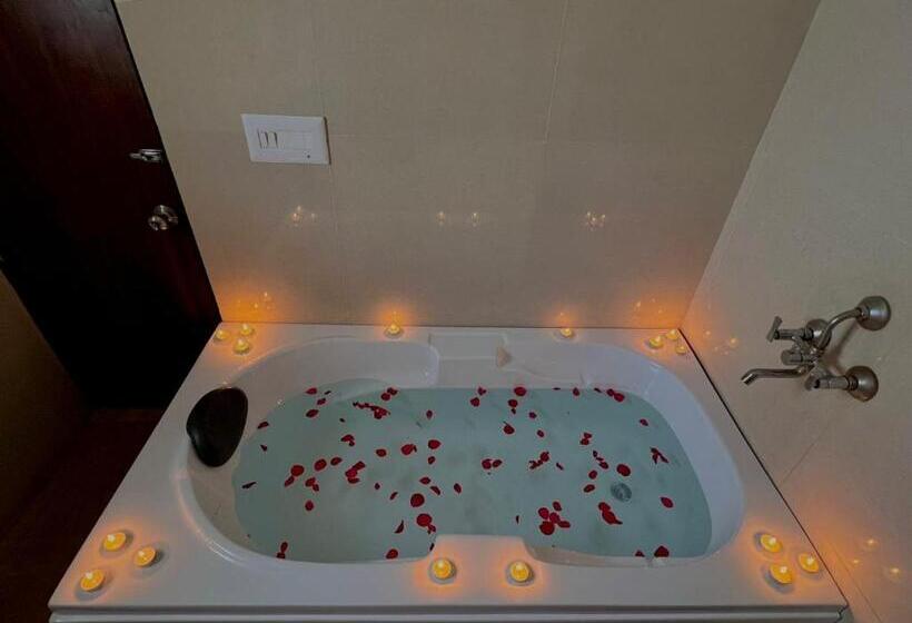 Отель Letstay Business Suite