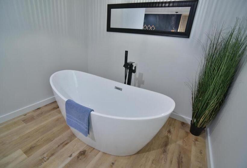 בית מלון כפרי Showboat