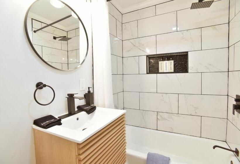 בית מלון כפרי Showboat