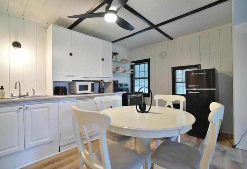 בית מלון כפרי Showboat