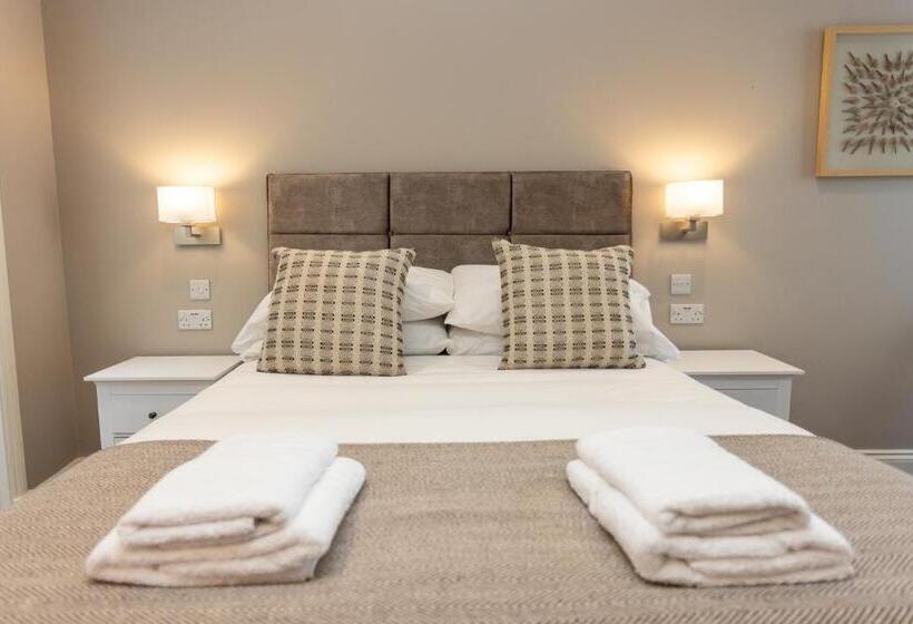 בית מלון כפרי The Town Crier, Tenby