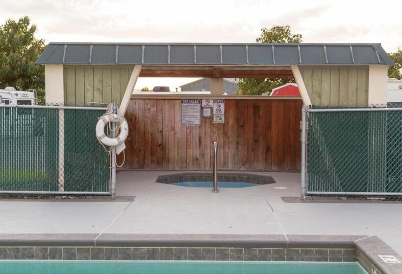 Moon River Park Room