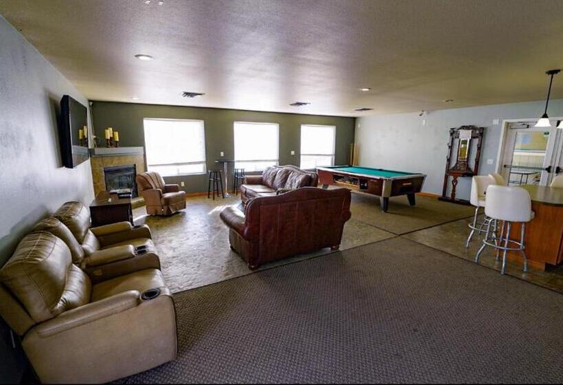 Moon River Park Room