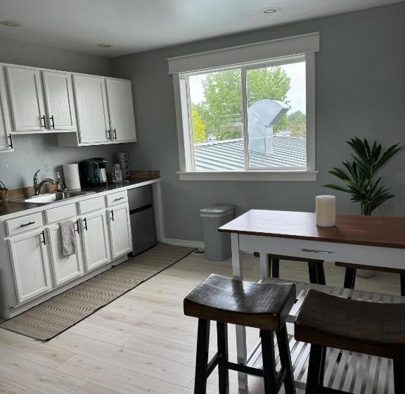 Moon River Park Room