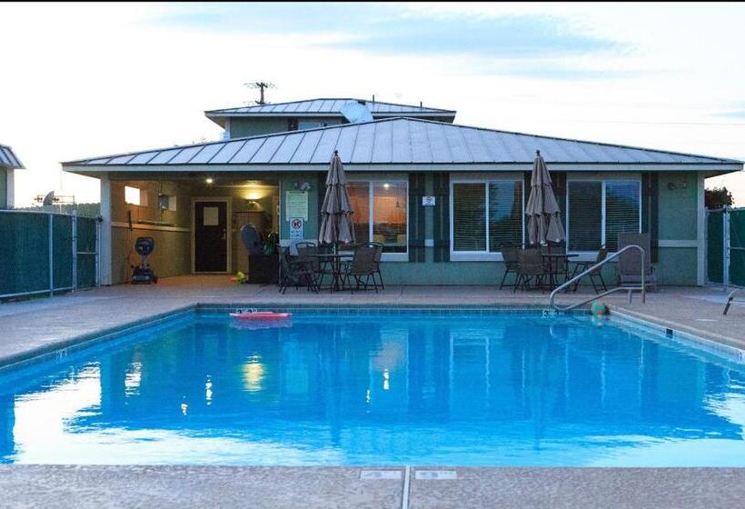 Moon River Park Room