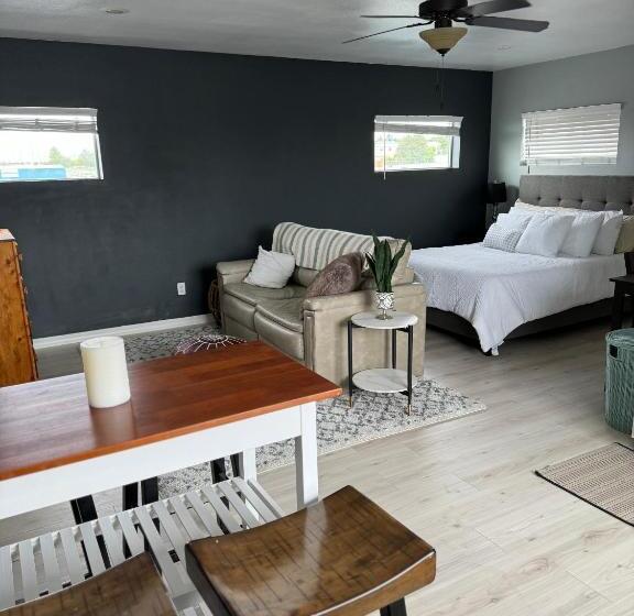 Moon River Park Room