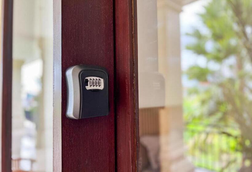 פנסיון 1 Min To Batu Bolong Island Boy Guesthouse Kt 1