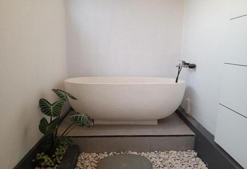 פנסיון Kubu D  Teba