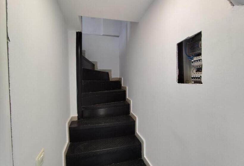 بنسيون Livealbania Korçë Guesthouse