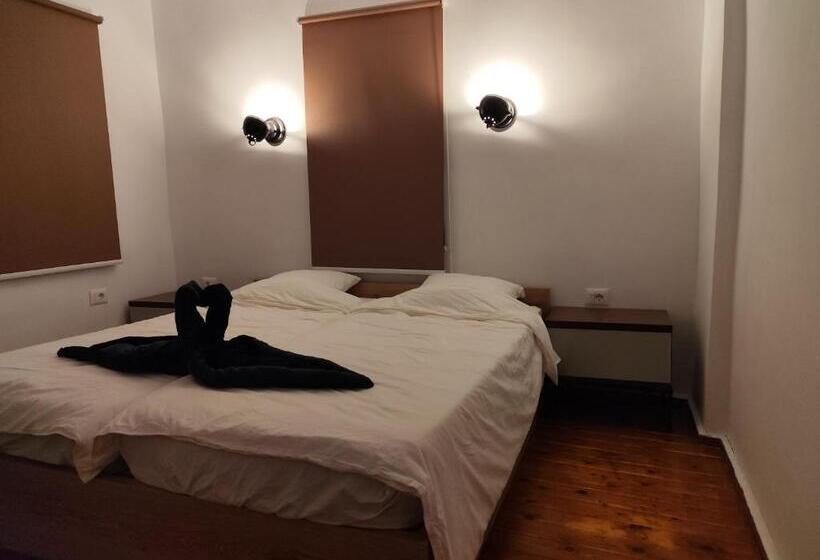 بنسيون Livealbania Korçë Guesthouse